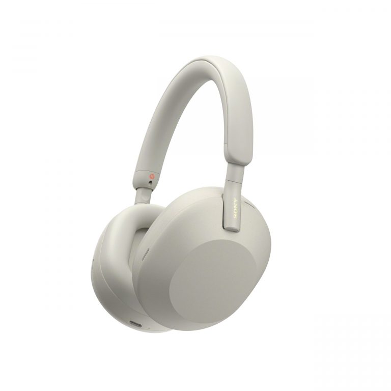 Casque Sony WH-1000XM5 sans fil à réduction de bruit active sur fond blanc