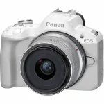 Appareil photo Canon EOS R50 hybride léger avec objectif RF-S 18-45mm sur fond blanc