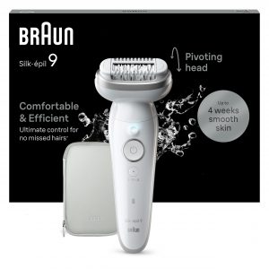 Épilateur électrique Braun Silk-épil 9 avec tête large et lumière SmartLight sur fond blanc